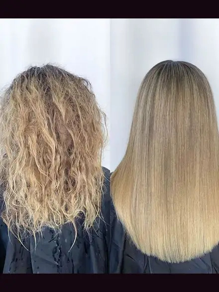 Antes y después de una nutrición en cabello rubio: a la izquierda muy encrespado y sin forma; a la derecha liso, de puntas parejas y con brillo