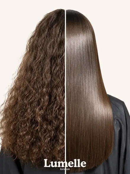 Antes y después de una planchita en cabello castaño: a la izquierda rizado y con volumen; a la derecha completamente liso y con brillo espejo